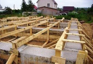 Строительство ленточного фундамента 10 на 12 под ключ